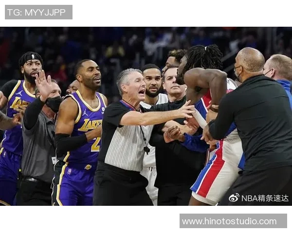 湖人主帅沃格尔宣布詹姆斯与戴维斯明天将同场出战猛龙，球队状态回暖引发期待